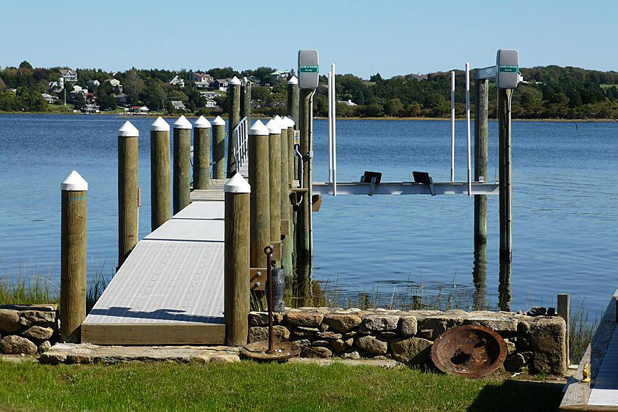 Pier with boat lift - Westport River East Branch